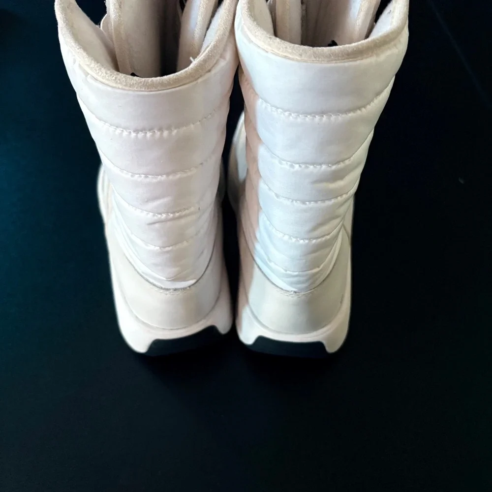 The North Face Ozone Park Winter Pull-On Boots white cream size 6 waterproof